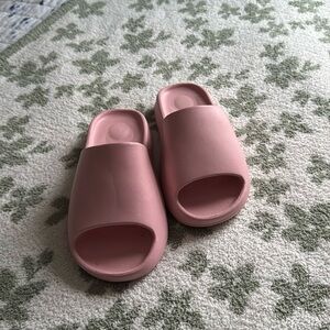 Size 8 pink foam slides